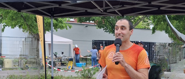 Daniel Jalalpoor moderiert beim Triathlon in Schifferstadt